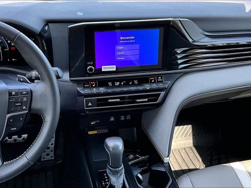 Used 2026 Toyota Camry SE w/ Convenience Package image 7