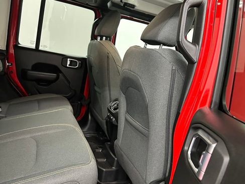 Used 2024 Jeep Wrangler Unlimited AWD/4WD image 33