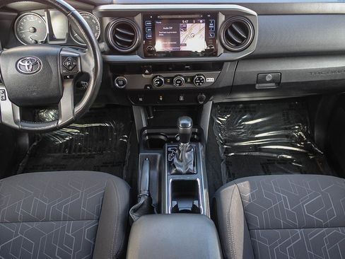 Used 2016 Toyota Tacoma TRD Sport w/ Towing Package image 13