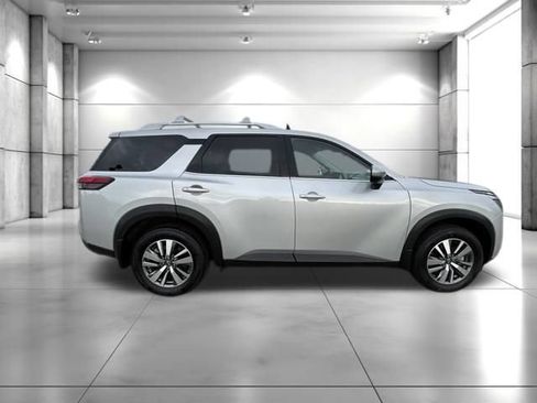Certified 2025 Nissan Pathfinder SL AWD/4WD image 9