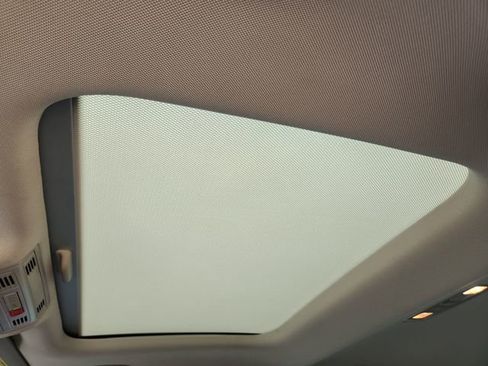 Used 2024 Volkswagen Jetta SE w/ Panoramic Sunroof Package FWD image 22