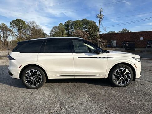 New 2026 Lincoln Nautilus Reserve image 8