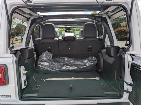 New 2025 Jeep Wrangler Rubicon w/ Technology Group image 30