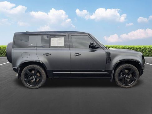 Used 2023 Land Rover Defender 110 V8 image 3
