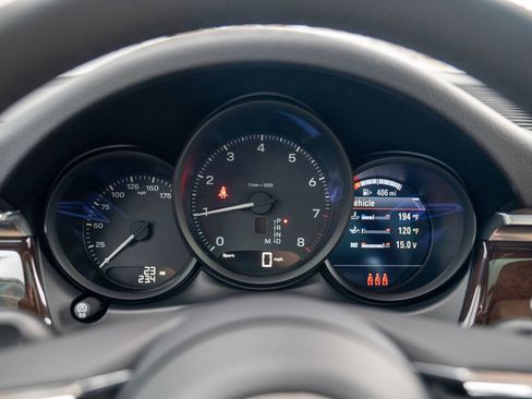 New 2026 Porsche Macan image 16