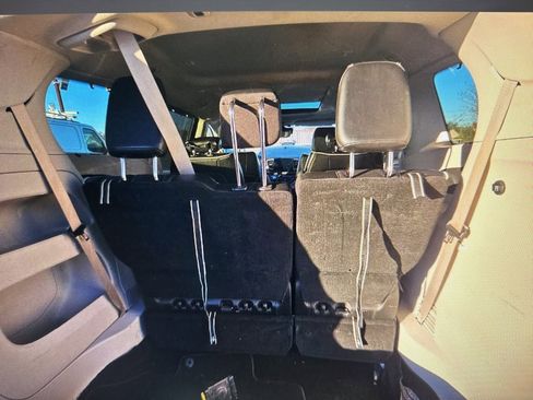 Used 2023 Chrysler Pacifica Limited image 19