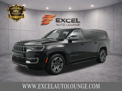 Used 2024 Jeep Wagoneer L Series II w/ Flexible Seating Group AWD/4WD image 1
