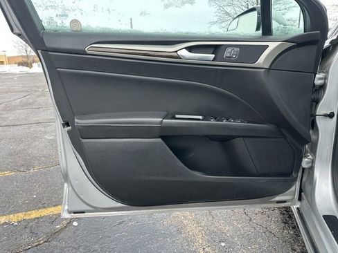 Used 2016 Ford Fusion SE w/ Equipment Group 202A image 16