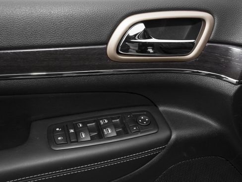 Used 2016 Jeep Grand Cherokee Laredo 75th Anniversary AWD/4WD image 14