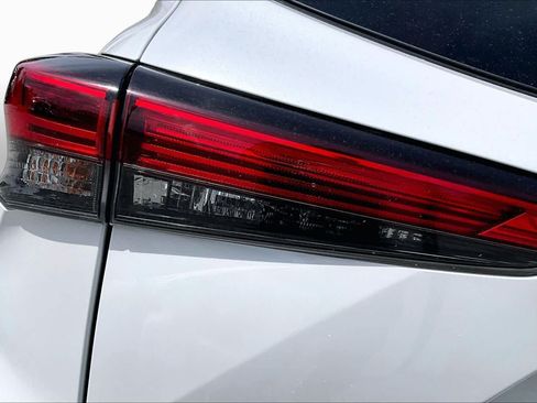 Used 2023 Toyota Highlander XLE FWD image 29