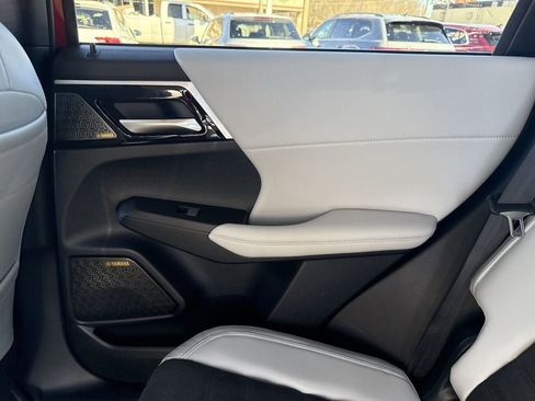 New 2025 Mitsubishi Outlander SE image 28