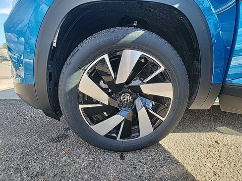 Certified 2025 Volkswagen Atlas Cross Sport SE image 23