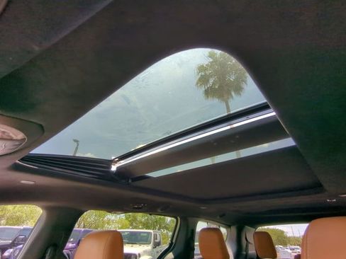 Certified 2023 Chrysler Pacifica Pinnacle FWD image 25