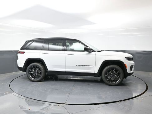 New 2025 Jeep Grand Cherokee Limited w/ Trailer Tow Package image 4