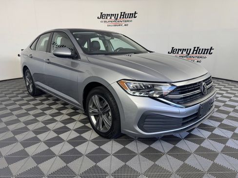 Used 2024 Volkswagen Jetta SE FWD image 6