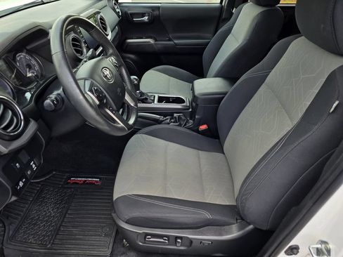 Used 2021 Toyota Tacoma TRD Off-Road w/ Technology Package AWD/4WD image 12
