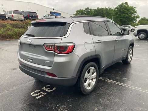 Used 2019 Jeep Compass Latitude FWD image 5