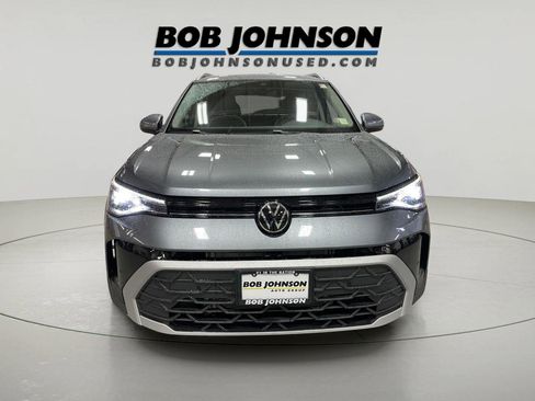 Used 2025 Volkswagen Taos SE image 2