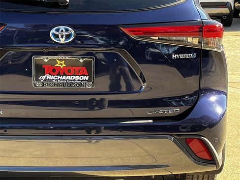Used 2021 Toyota Highlander Limited image 6