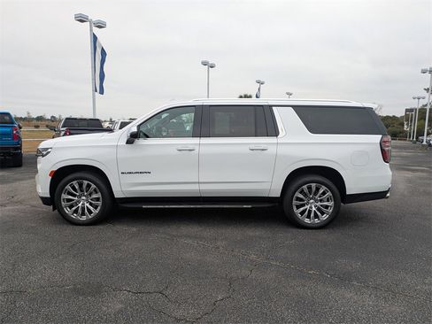 Used 2022 Chevrolet Suburban Premier image 7