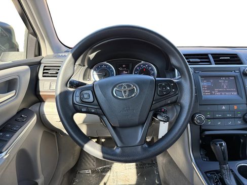 Used 2016 Toyota Camry LE image 12