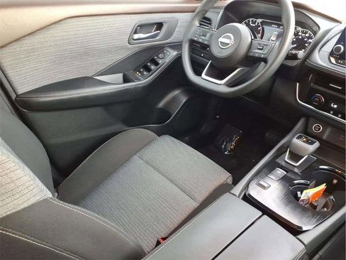 Used 2023 Nissan Rogue SV image 9