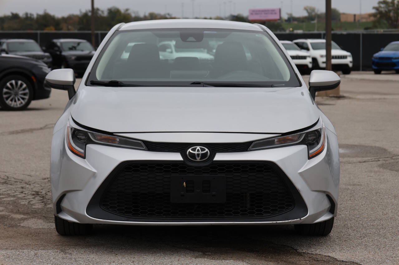 Used 2021 Toyota Corolla LE FWD image 2