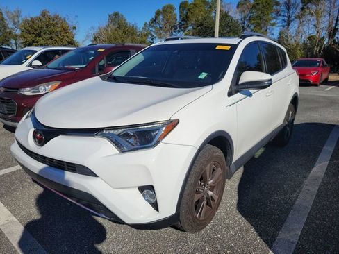 Used 2018 Toyota RAV4 XLE image 8