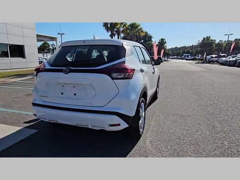 New 2025 Nissan Kicks Play S image 32