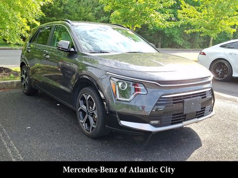 Used 2023 Kia Niro EX Touring FWD image 1