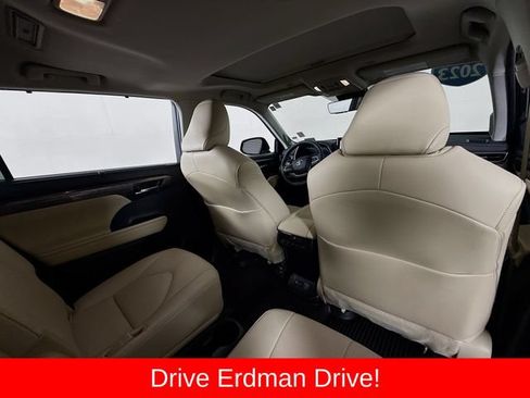 Used 2023 Toyota Highlander Limited FWD image 29