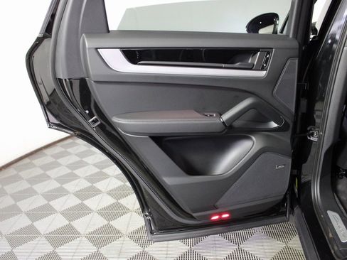 New 2026 Porsche Cayenne image 34