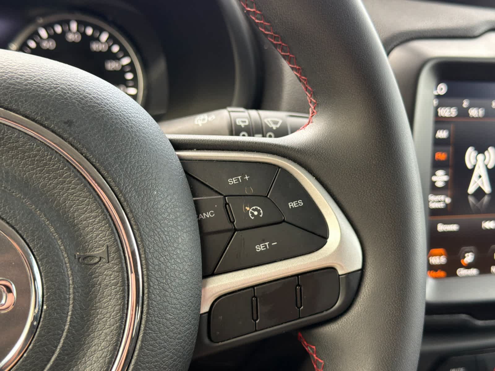 Used 2023 Jeep Renegade Trailhawk AWD/4WD image 26