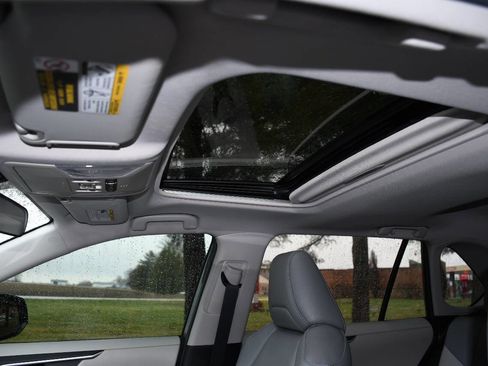 Used 2020 Toyota RAV4 XLE Premium image 40