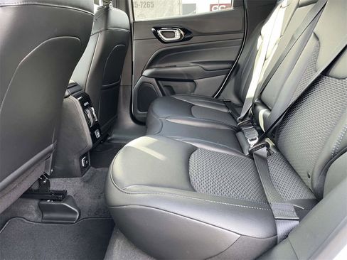 New 2026 Jeep Compass Latitude image 28