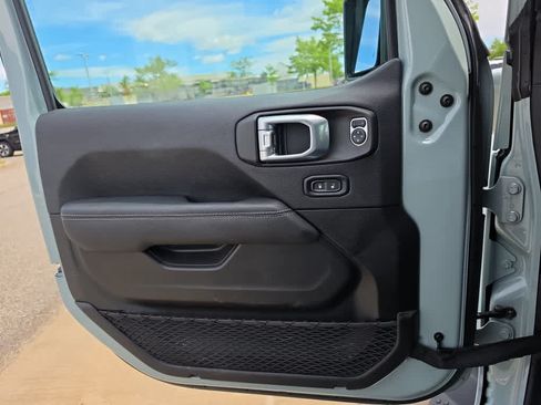 Used 2023 Jeep Wrangler Unlimited Sahara w/ Cold Weather Group AWD/4WD image 19