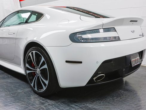 Used 2011 Aston Martin V12 Vantage Coupe image 18