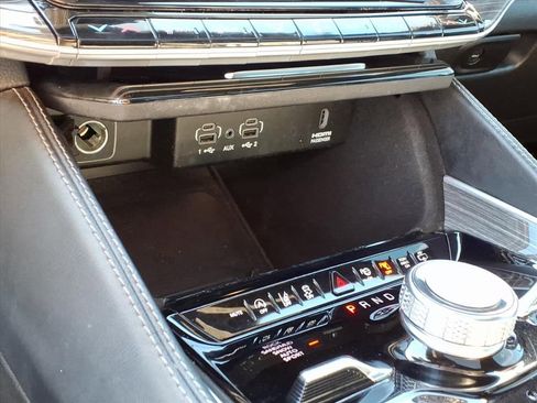 Used 2022 Jeep Wagoneer Series III w/ Premium Group I image 27