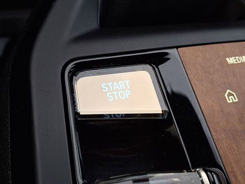 Used 2022 BMW iX xDrive50 w/ Premium Package image 17