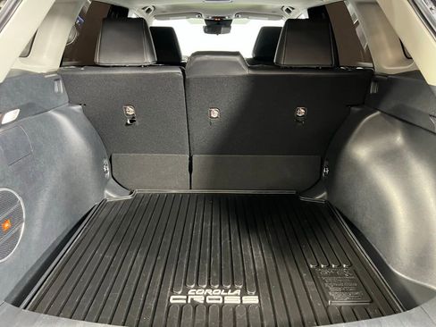 Used 2024 Toyota Corolla Cross XLE image 28