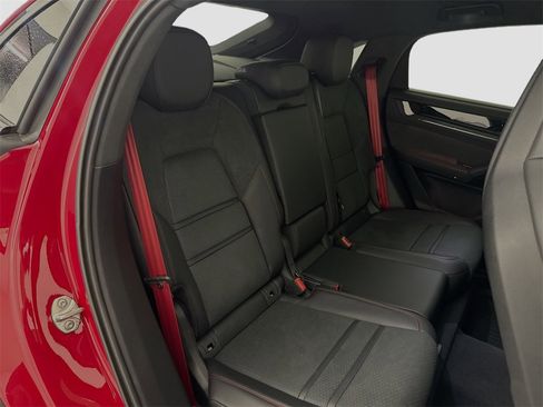 Used 2025 Porsche Cayenne GTS image 31