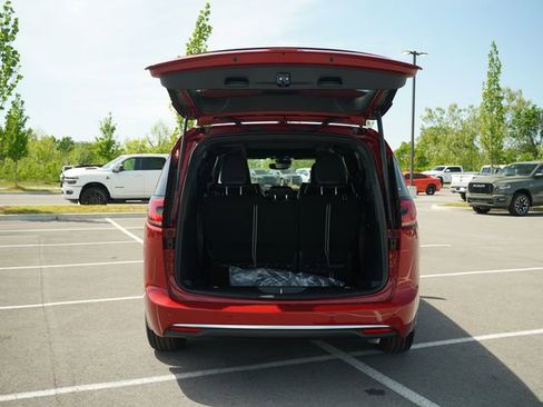 New 2026 Chrysler Pacifica Limited image 15