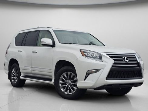 Used 2018 Lexus GX 460 Luxury w/ Preferred Accessory Package AWD/4WD image 2