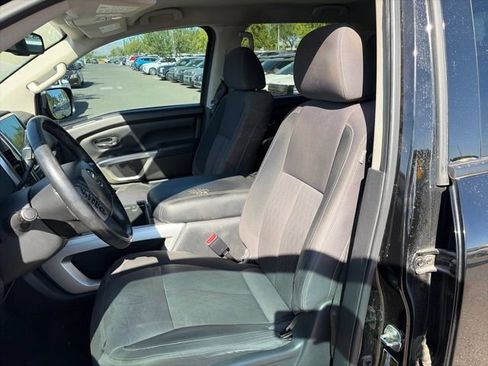 Used 2021 Nissan Titan SV w/ SV Convenience Package RWD image 4