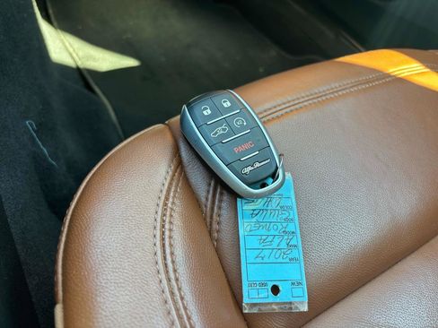 Used 2017 Alfa Romeo Giulia AWD image 24