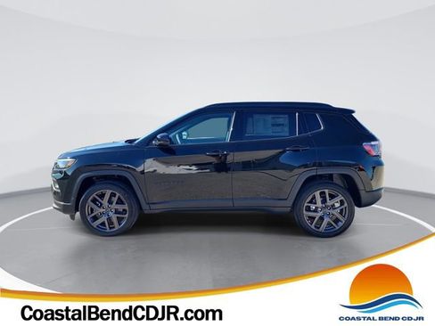 New 2026 Jeep Compass Latitude image 1