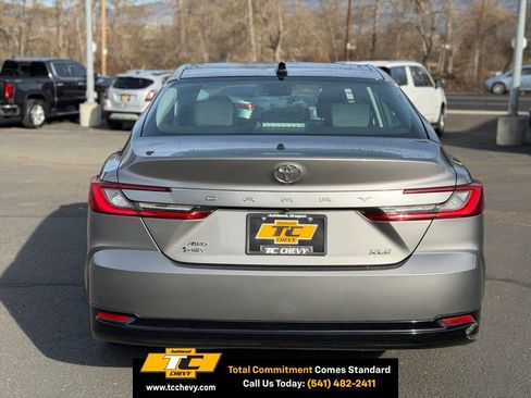 Used 2025 Toyota Camry XLE image 4