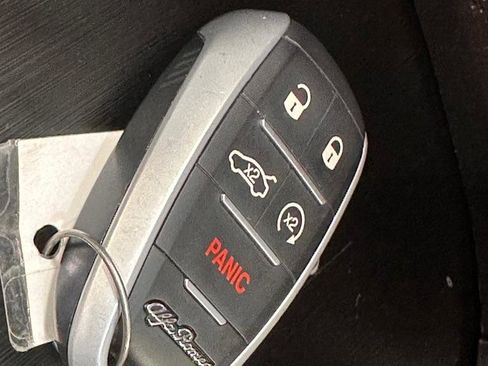 Used 2017 Alfa Romeo Giulia Base AWD image 34