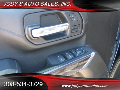 Used 2022 Chevrolet Silverado 2500 LTZ w/ LTZ Premium Package AWD/4WD image 3