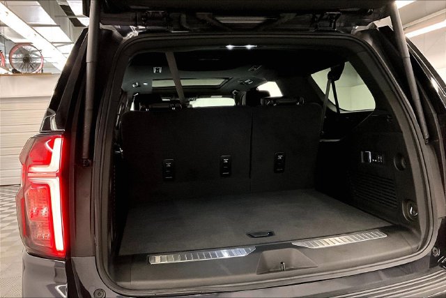 Used 2024 Chevrolet Suburban Premier AWD/4WD image 44